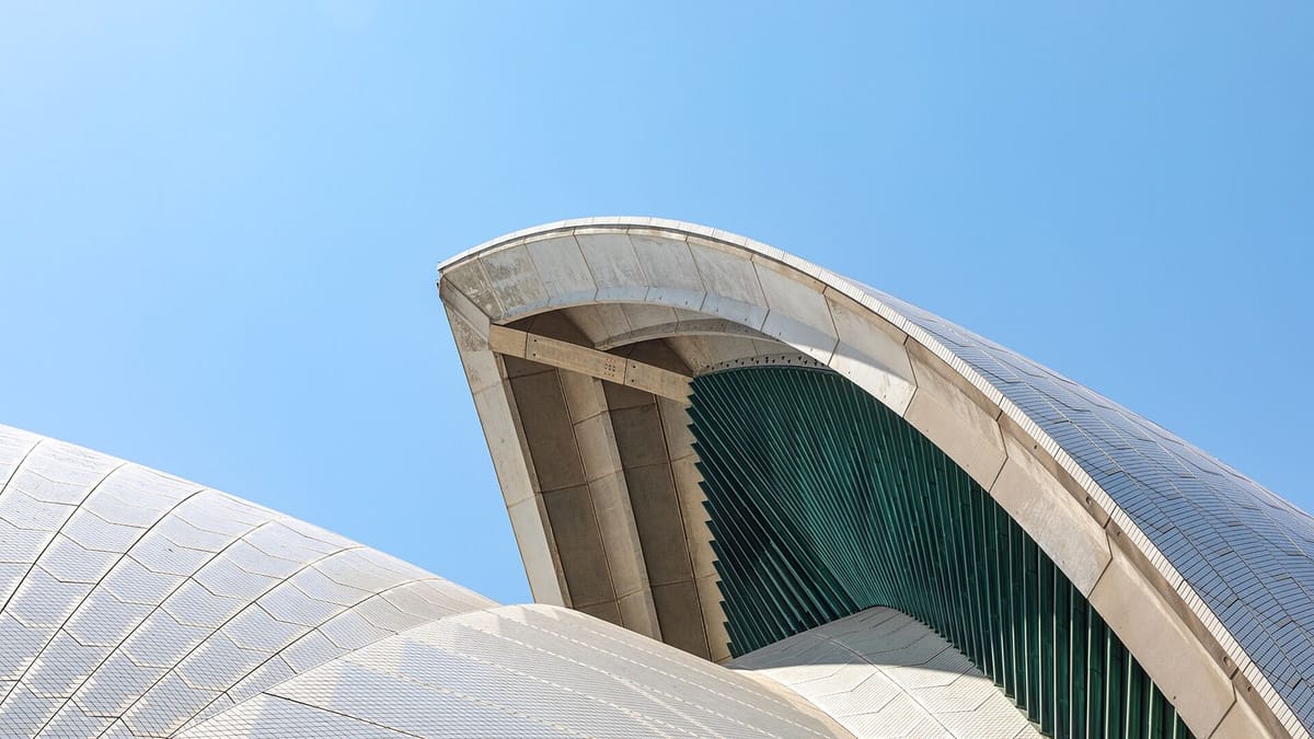 Sydney Opera House di tepi pelabuhan Sydney