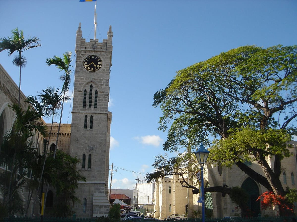 Bangunan kolonial dan pelabuhan di Bridgetown, Barbados