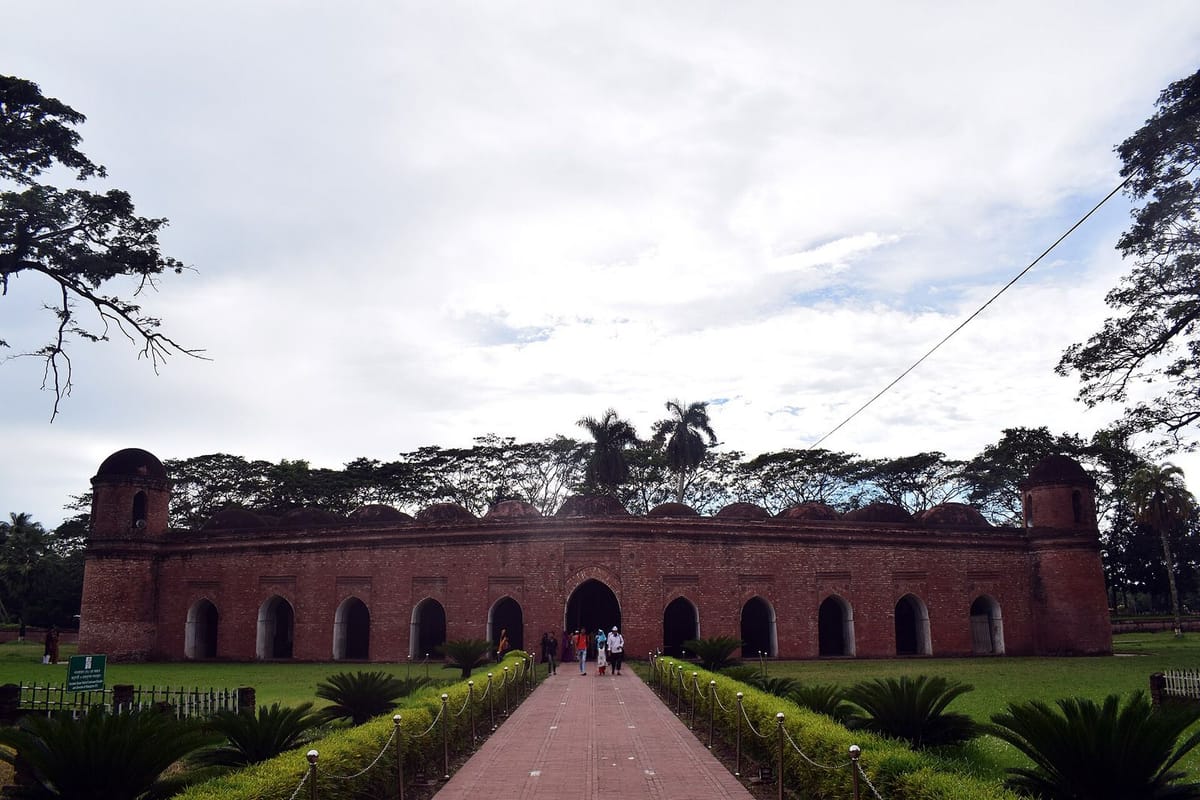 Masjid Enam Puluh Kubah di Bagerhat