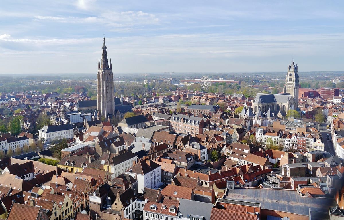 Kanal dan rumah bata abad pertengahan di Bruges