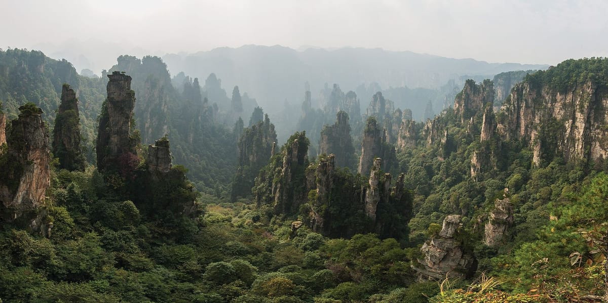 Pilar batu pasir Tianzishan di Wulingyuan, Zhangjiajie