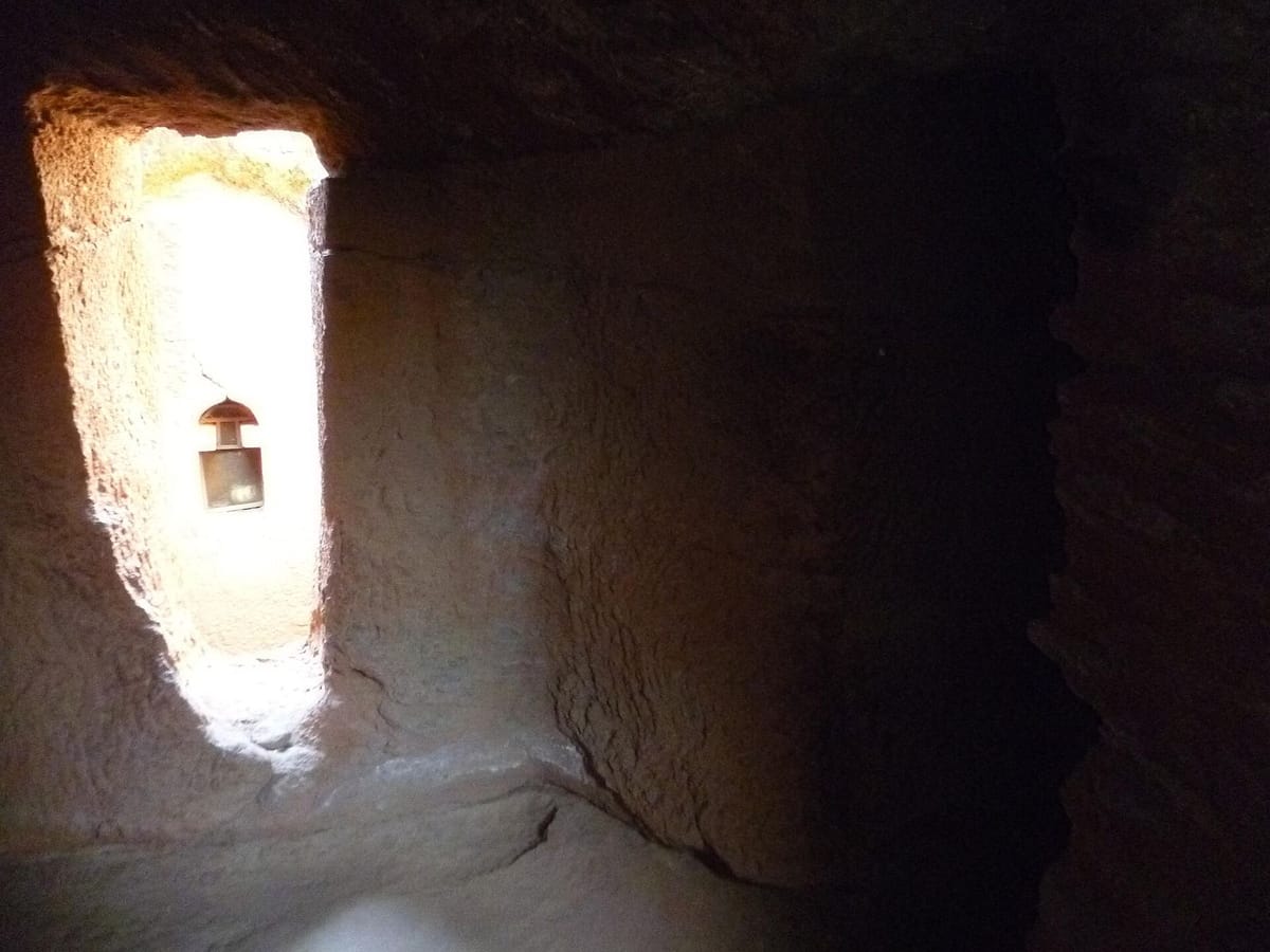 Gereja Bete Giyorgis yang dipahat utuh dari batu vulkanik di Lalibela
