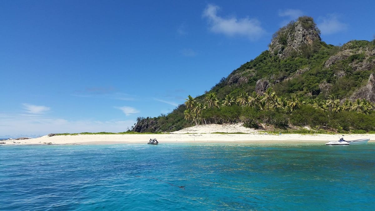 Pulau Monuriki dengan laguna jernih di Kepulauan Mamanuca
