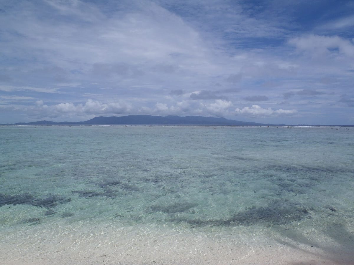 Pulau Pohnpei dilihat dari atol Ant