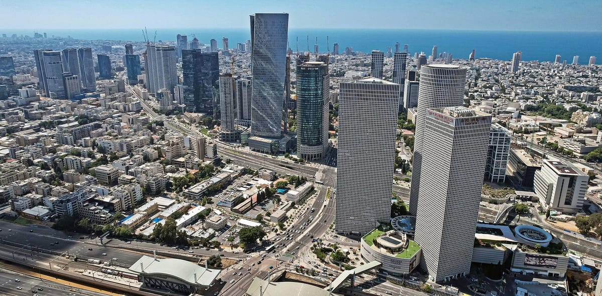 Menara kaca distrik Sarona di Tel Aviv