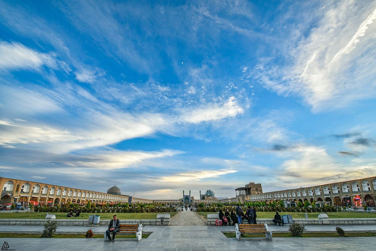 Lapangan Naqsh-e Jahan di Isfahan