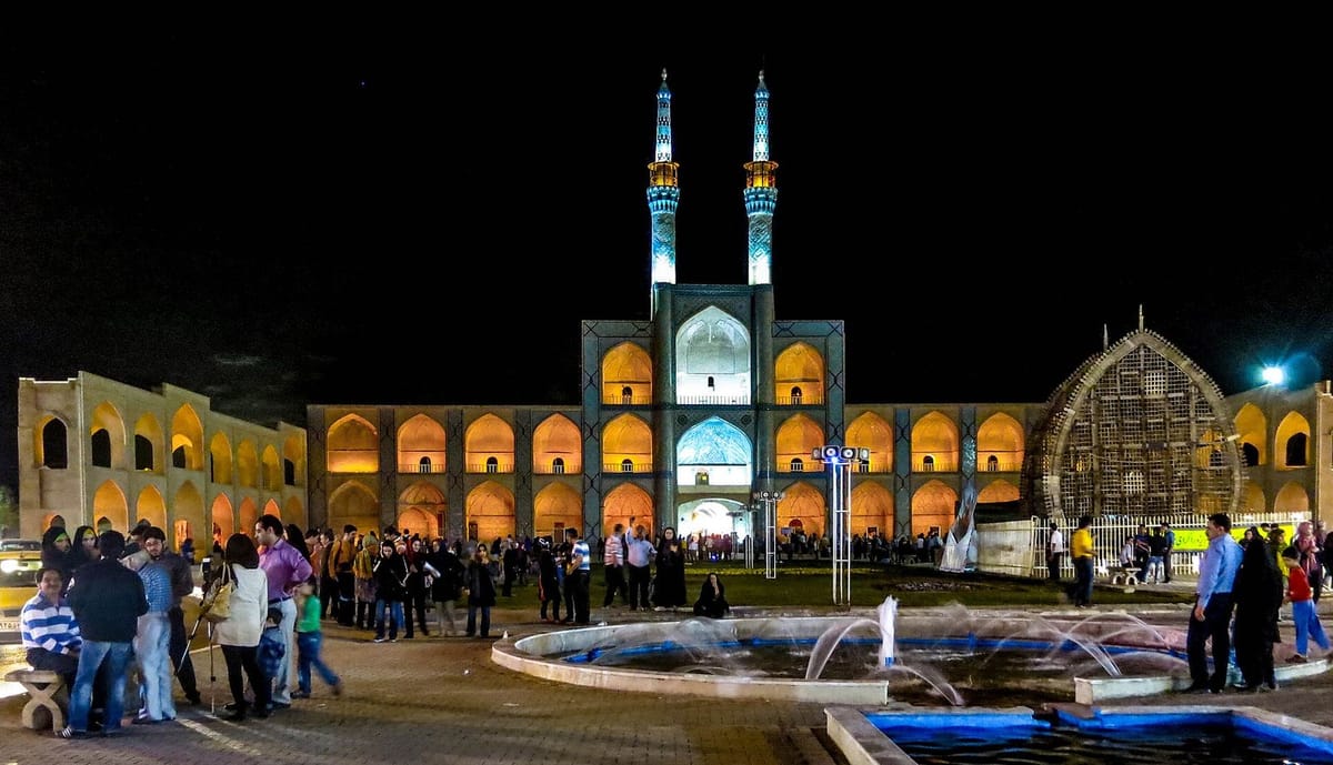 Menara angin dan kubah kota Yazd