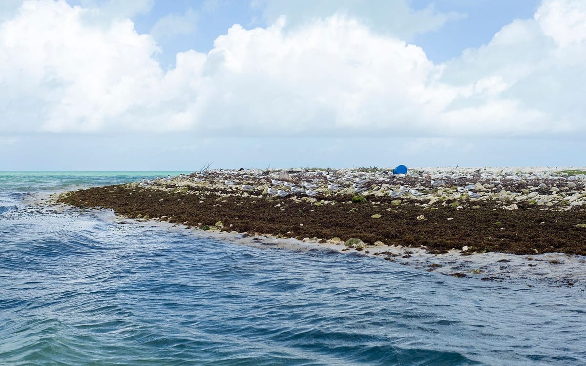 Laguna dan garis pantai Pulau Kiritimati
