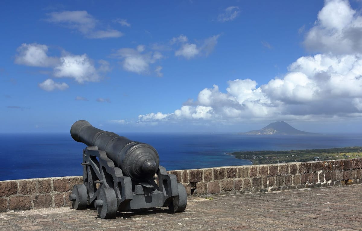 Benteng Brimstone Hill di atas bukit Saint Kitts