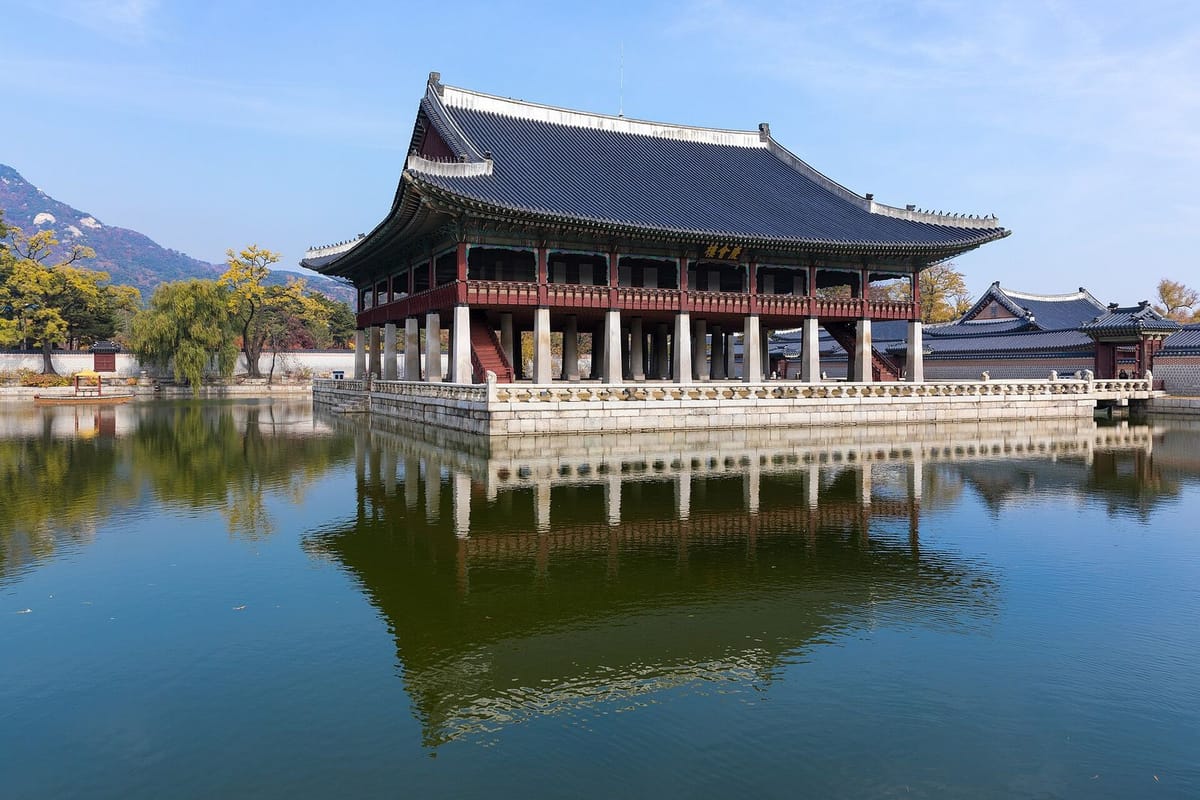 Paviliun Gyeonghoeru di Istana Gyeongbokgung