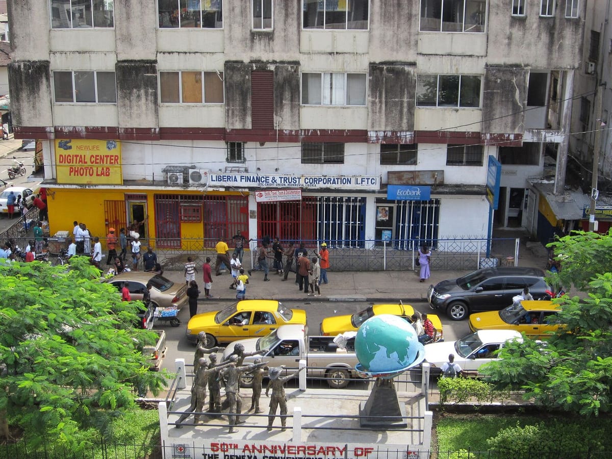 Jalan raya di pusat kota Monrovia