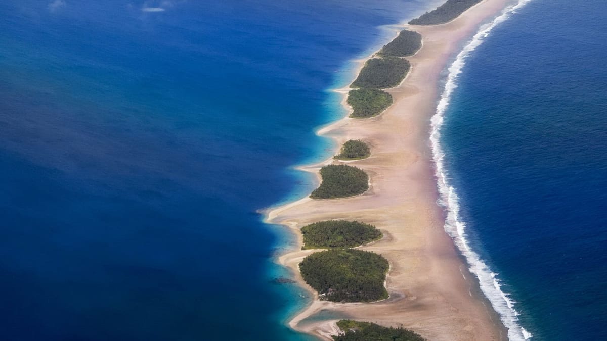 Laguna dan pulau kecil di Kepulauan Marshall