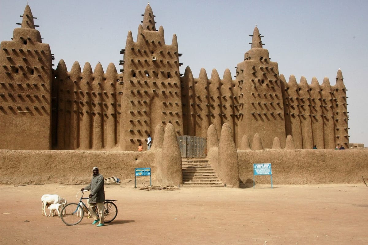 Masjid Agung Djenné yang dibangun dari bata lumpur