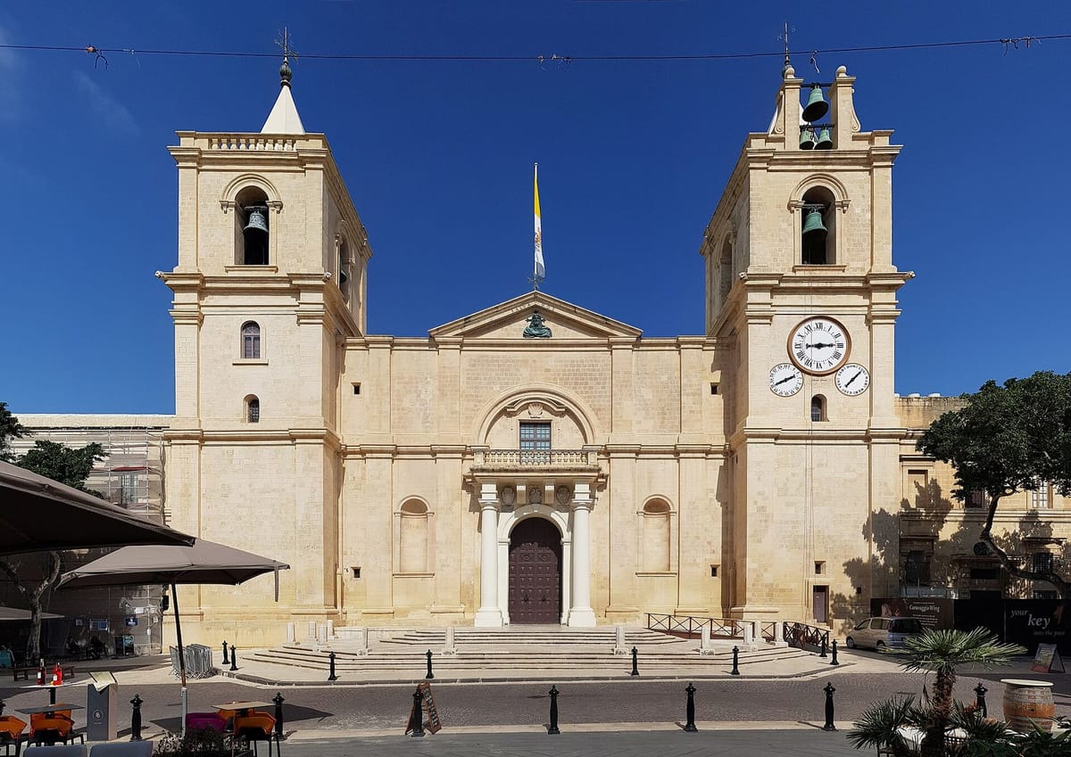 Interior bergaya barok Katedral Santo Yohanes di Valletta