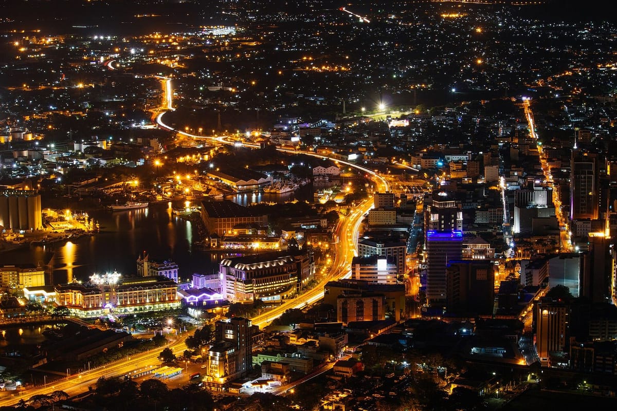 Cakrawala Port Louis pada malam hari