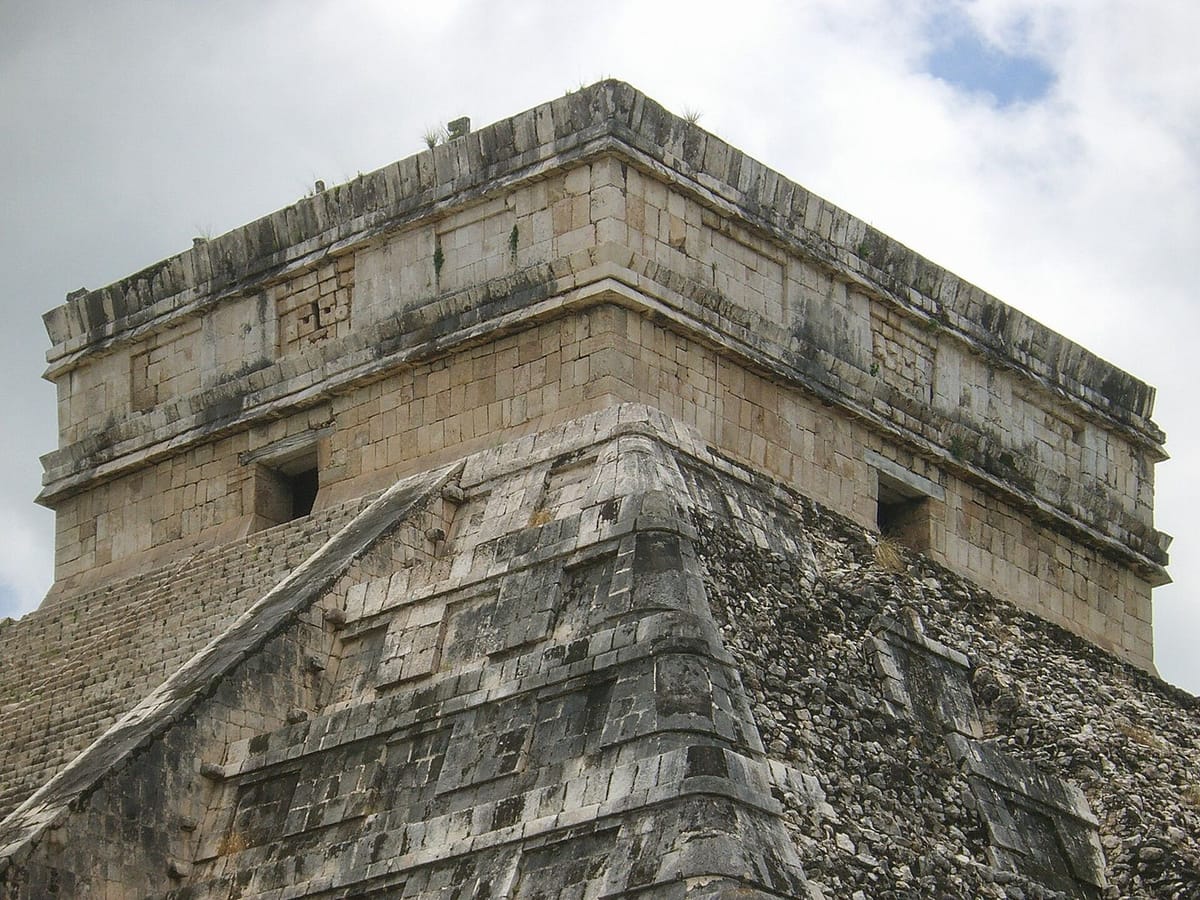 Piramida El Castillo di situs Maya Chichen Itza
