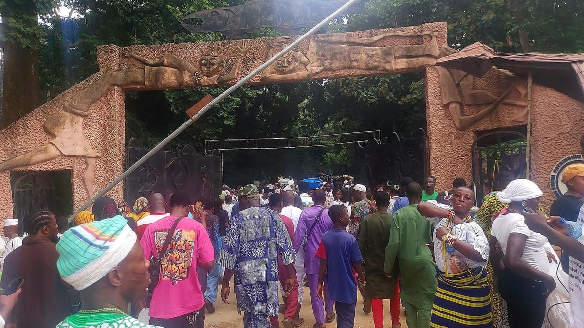 Pintu masuk Hutan Suci Osun-Osogbo di Nigeria