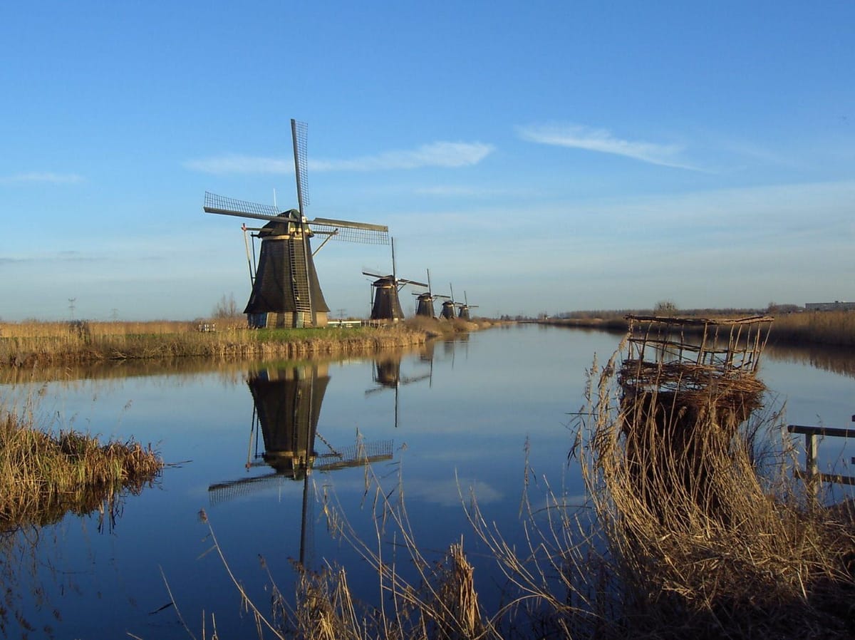 Deretan kincir angin di kanal Kinderdijk