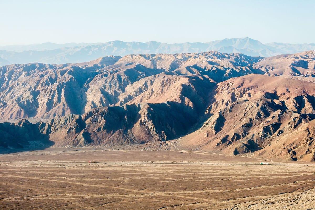 Geoglif garis Nazca membentuk figur di gurun Peru