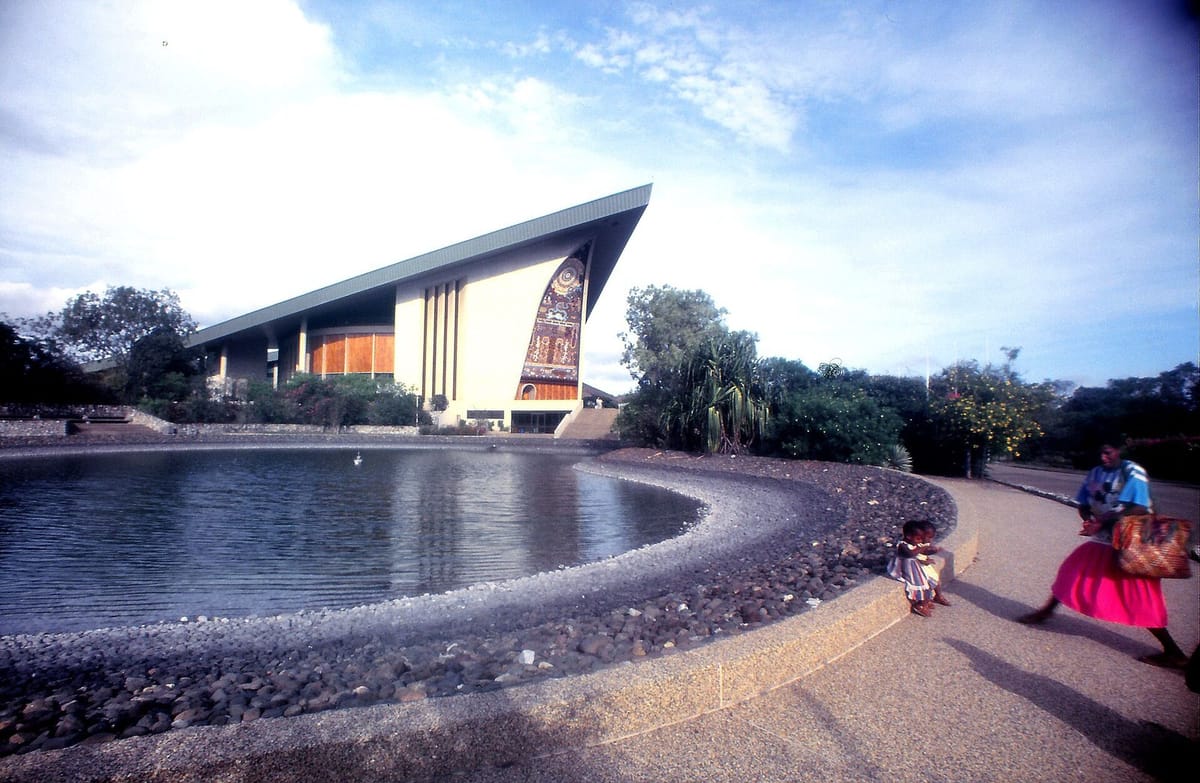 Gedung Parlemen bergaya rumah adat di Port Moresby