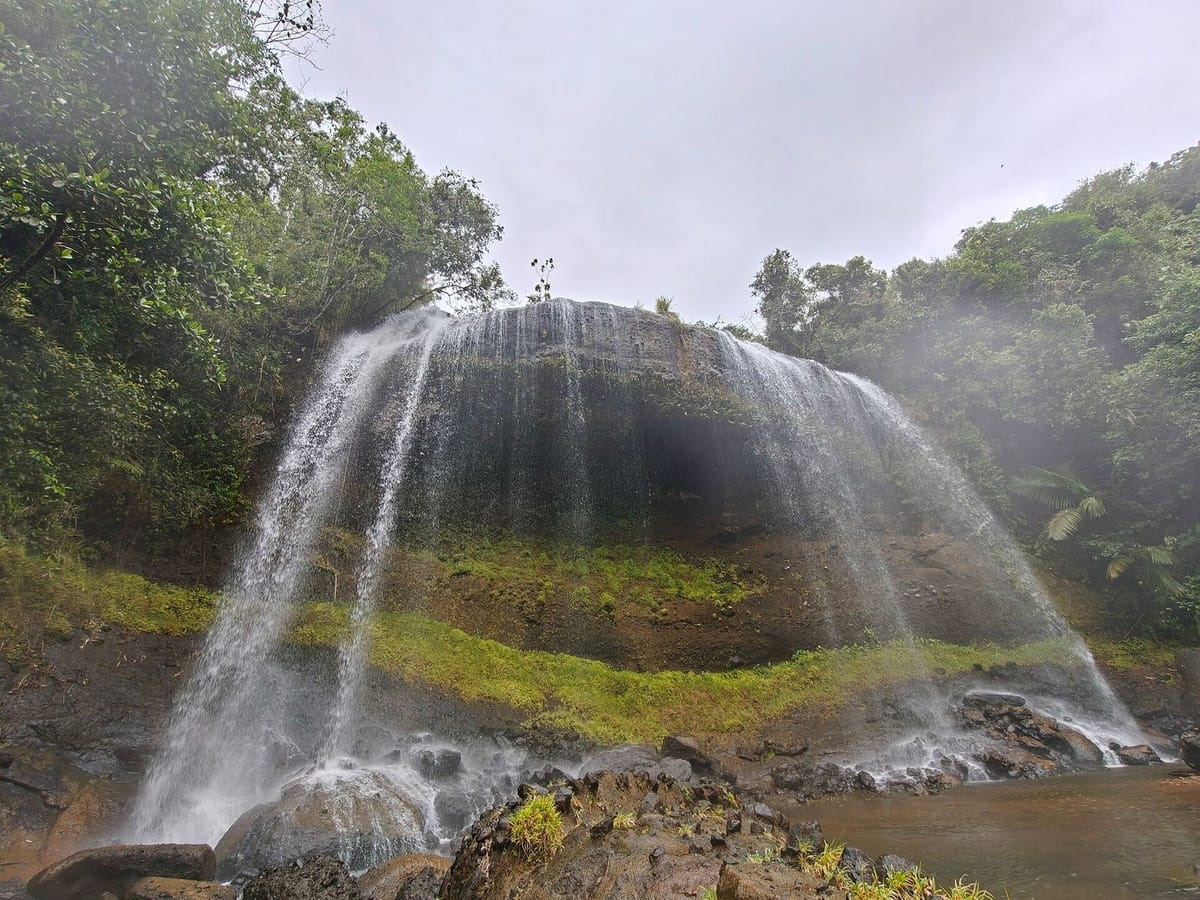 Air terjun Ngardmau di hutan Babeldaob