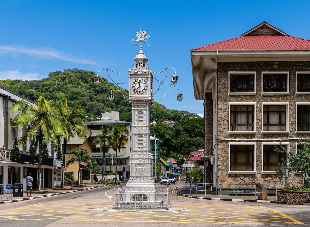 Menara jam kecil di pusat kota Victoria, Pulau Mahe