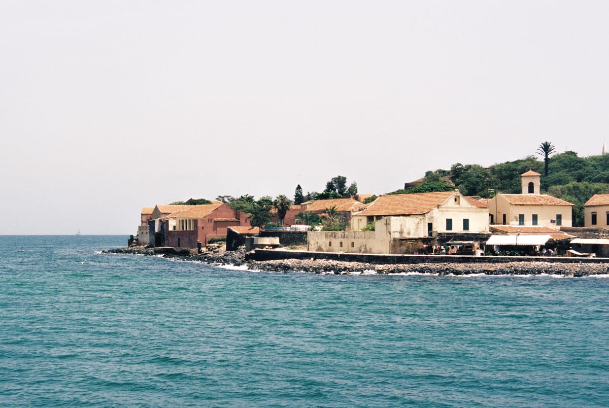 Rumah-rumah berwarna di Pulau Gorée