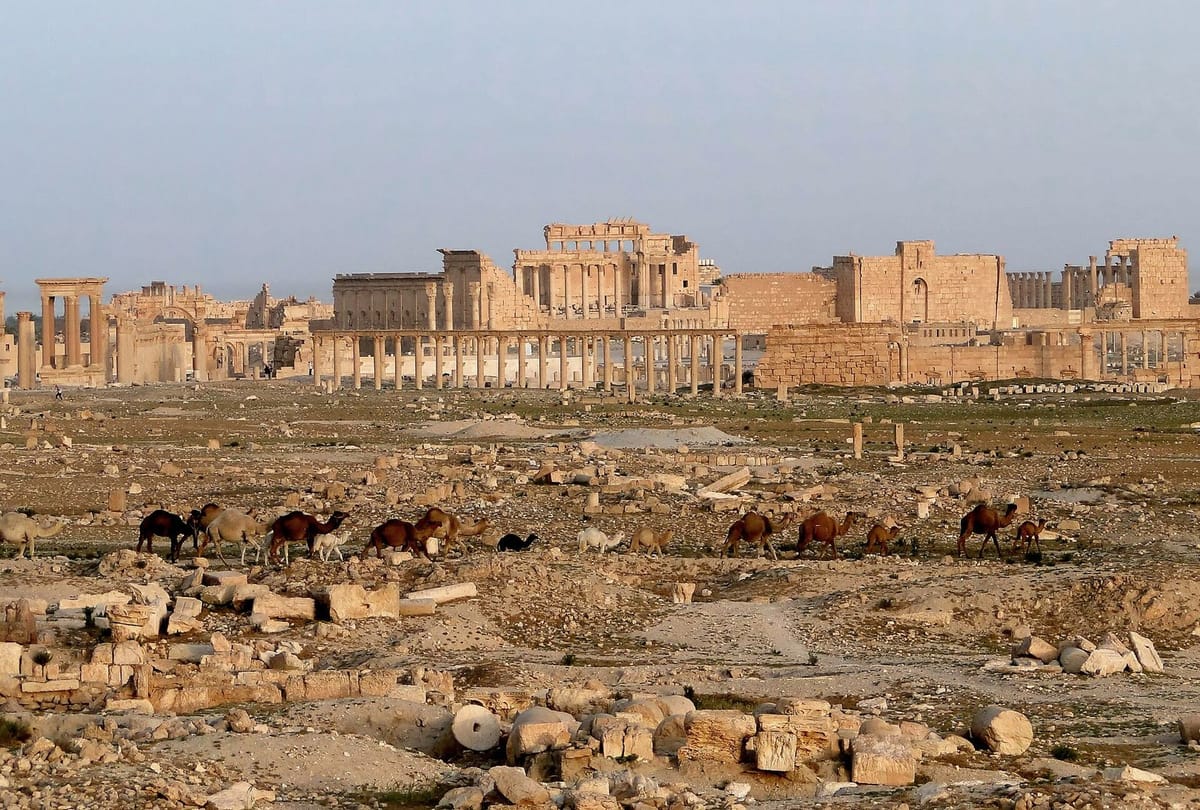 Reruntuhan Palmyra dengan kolom Romawi