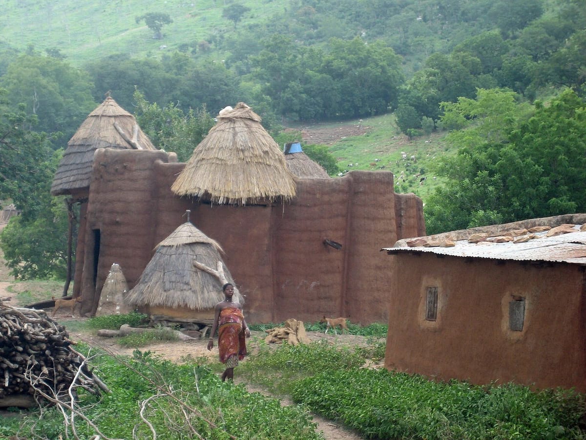 Rumah menara tata somba di Koutammakou