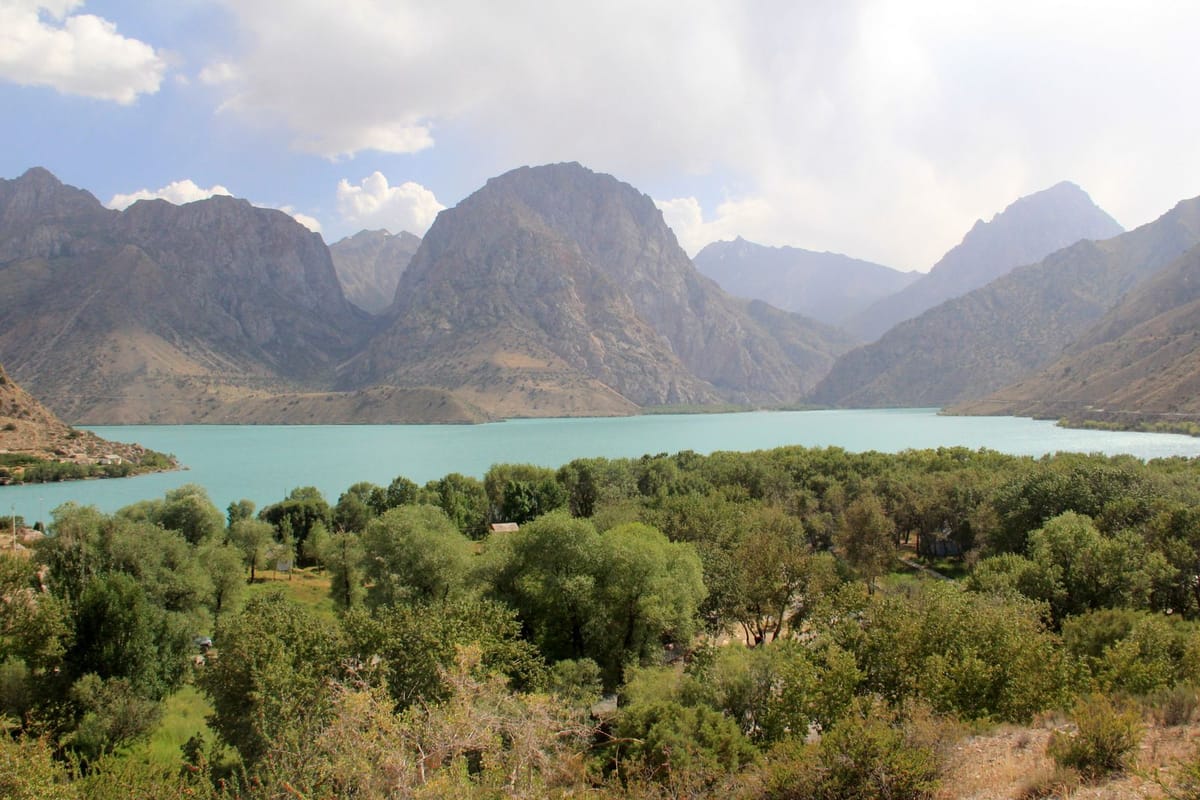 Danau Iskanderkul di Pegunungan Fann