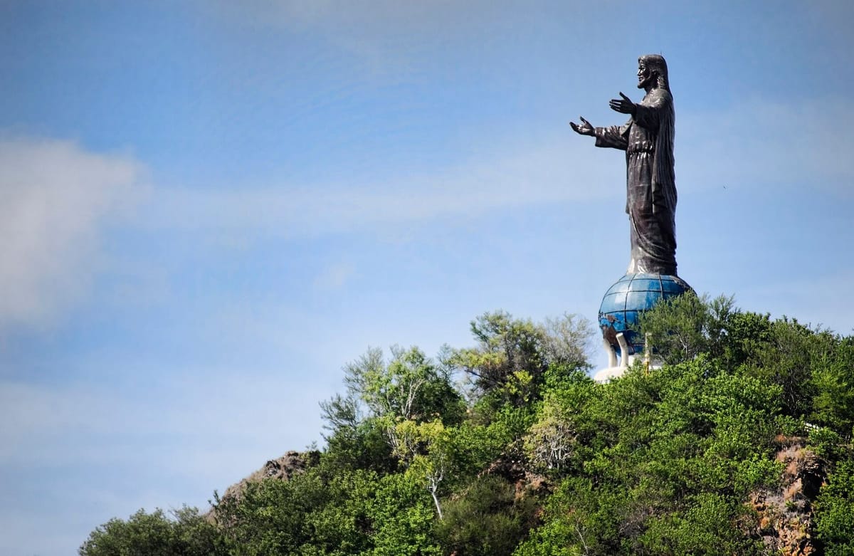 Patung Cristo Rei di pesisir Dili, Timor-Leste
