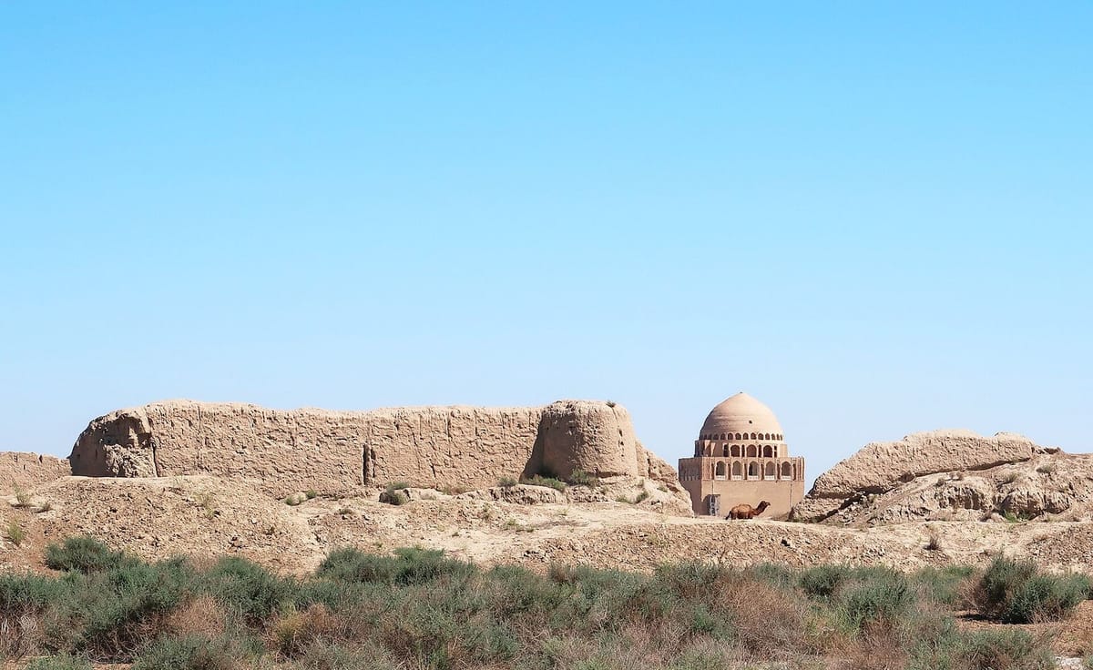 Mausoleum Sultan Sanjar di Merv Kuno