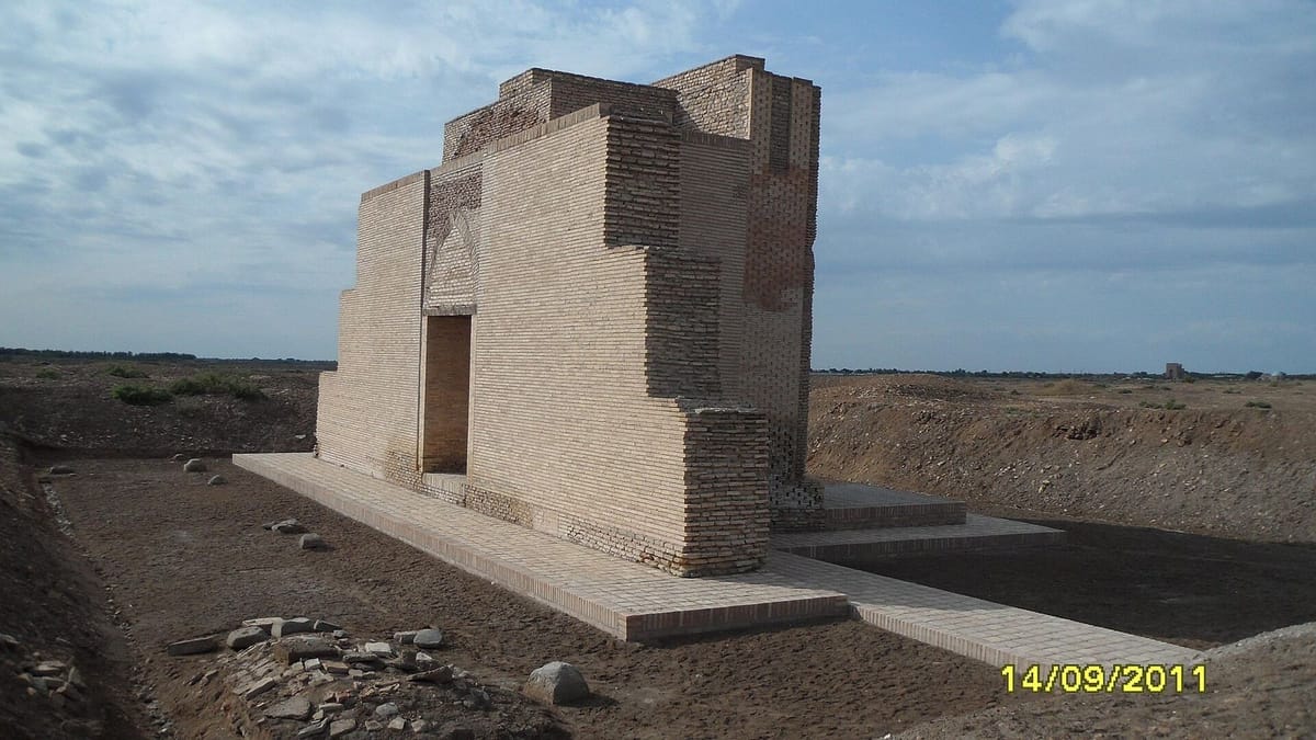 Menara dan mausoleum Kunya-Urgench