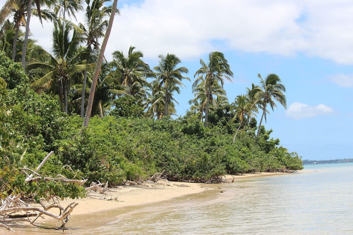 Pulau kecil Pangaimotu di laguna Funafuti