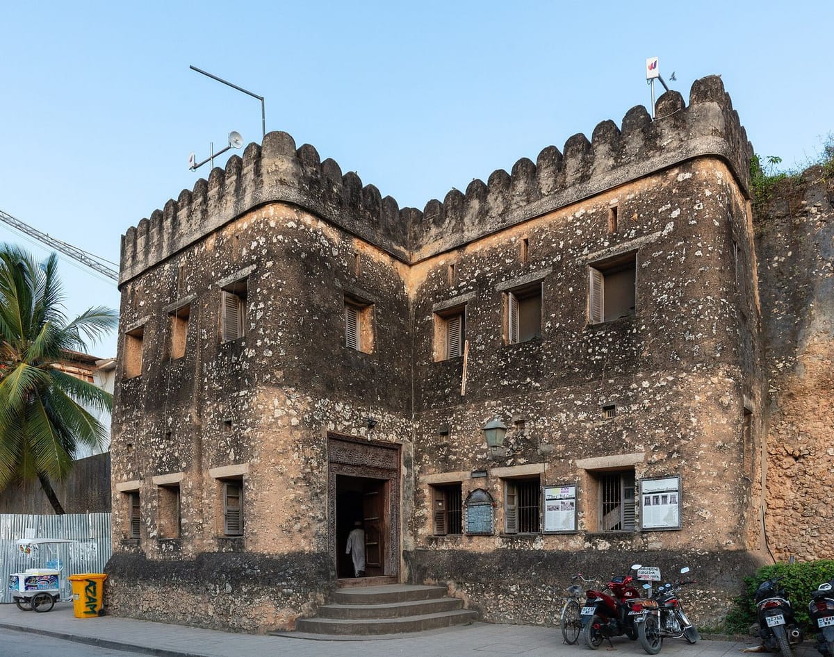 Benteng tua Old Fort di Stone Town, Zanzibar