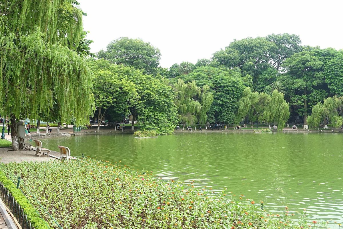 Danau Hoan Kiem dan Pulau Kura-kura di Hanoi