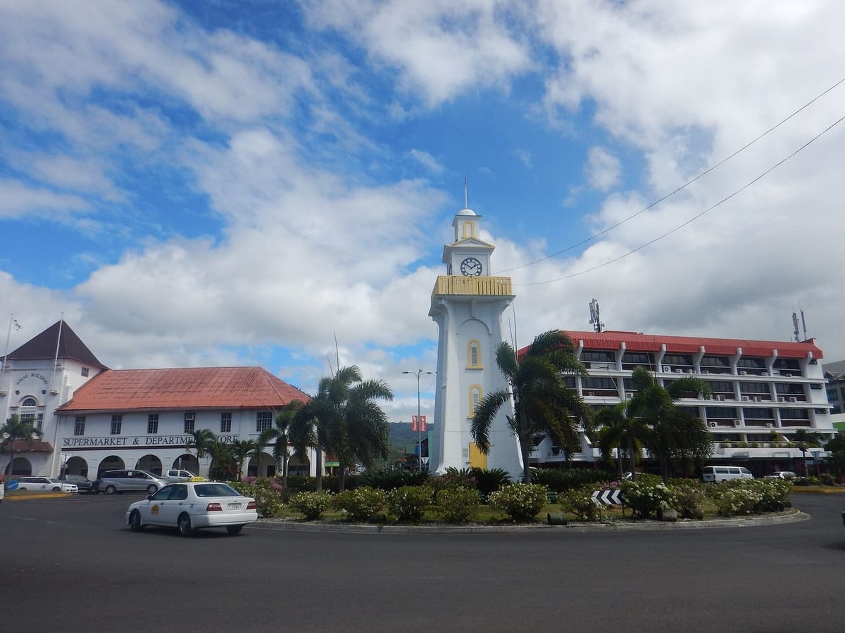 Menara jam Apia di pusat kota Samoa