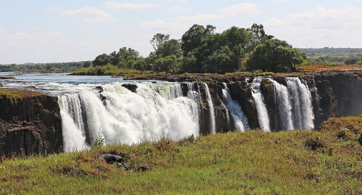 Air Terjun Victoria dilihat dari sisi Zimbabwe